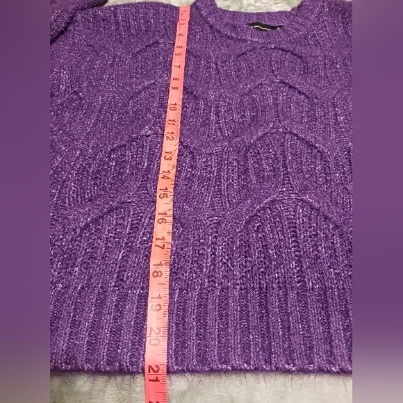 New Long Sleeve Horseshoe Cable Knit Sweater - New York & Company - Picture 6 of 7